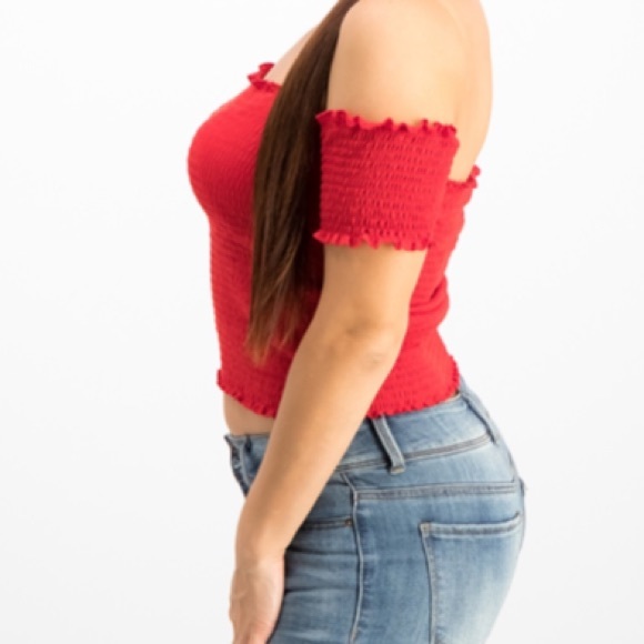 Red off shoulder crop top💋 - Picture 3 of 4